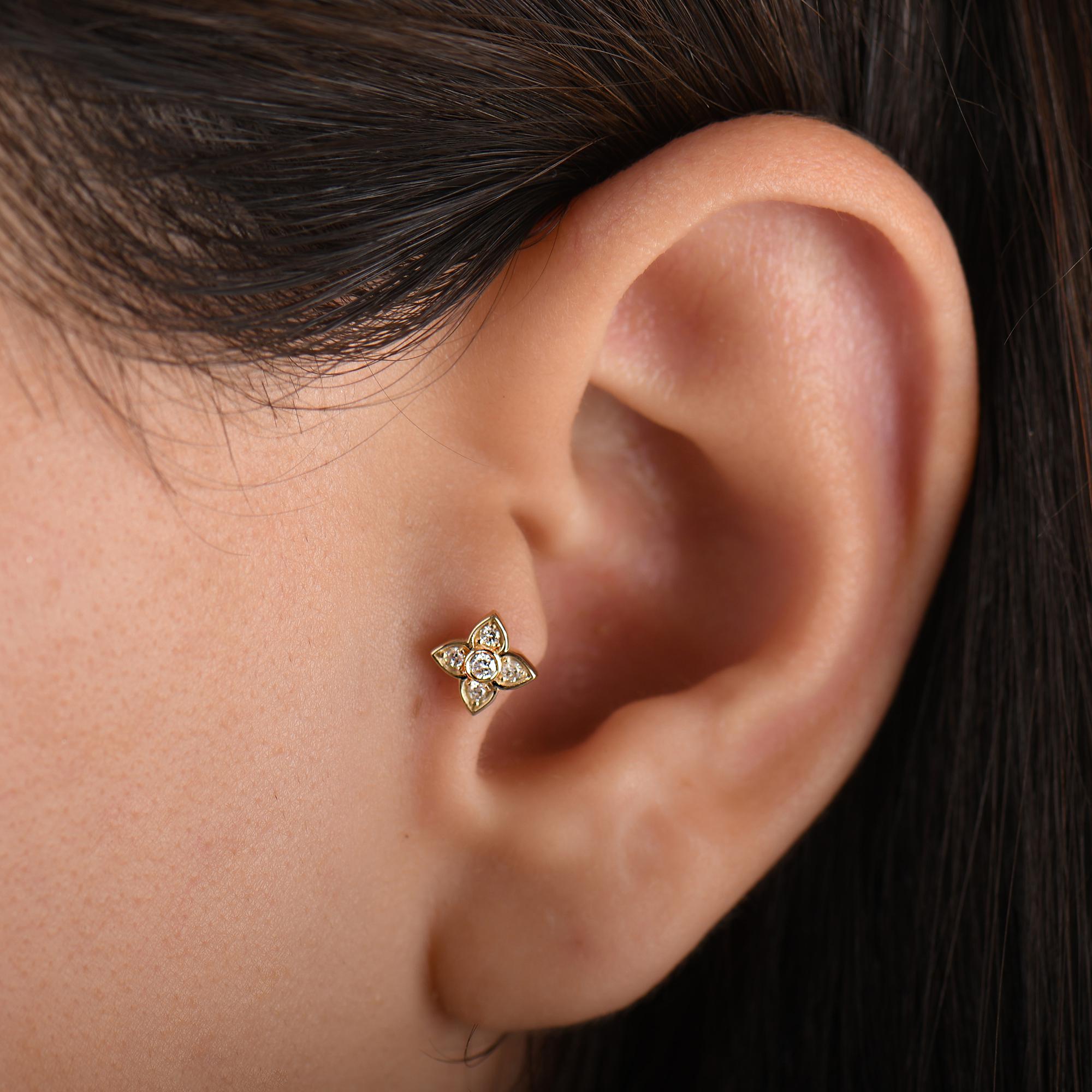 18k Gold Clover Diamond Tragus Piercing, 14k Gold Cartilage Diamond Tragus Earrings, Screw Back Tragus Earrings Jewelry, Clover Earrings