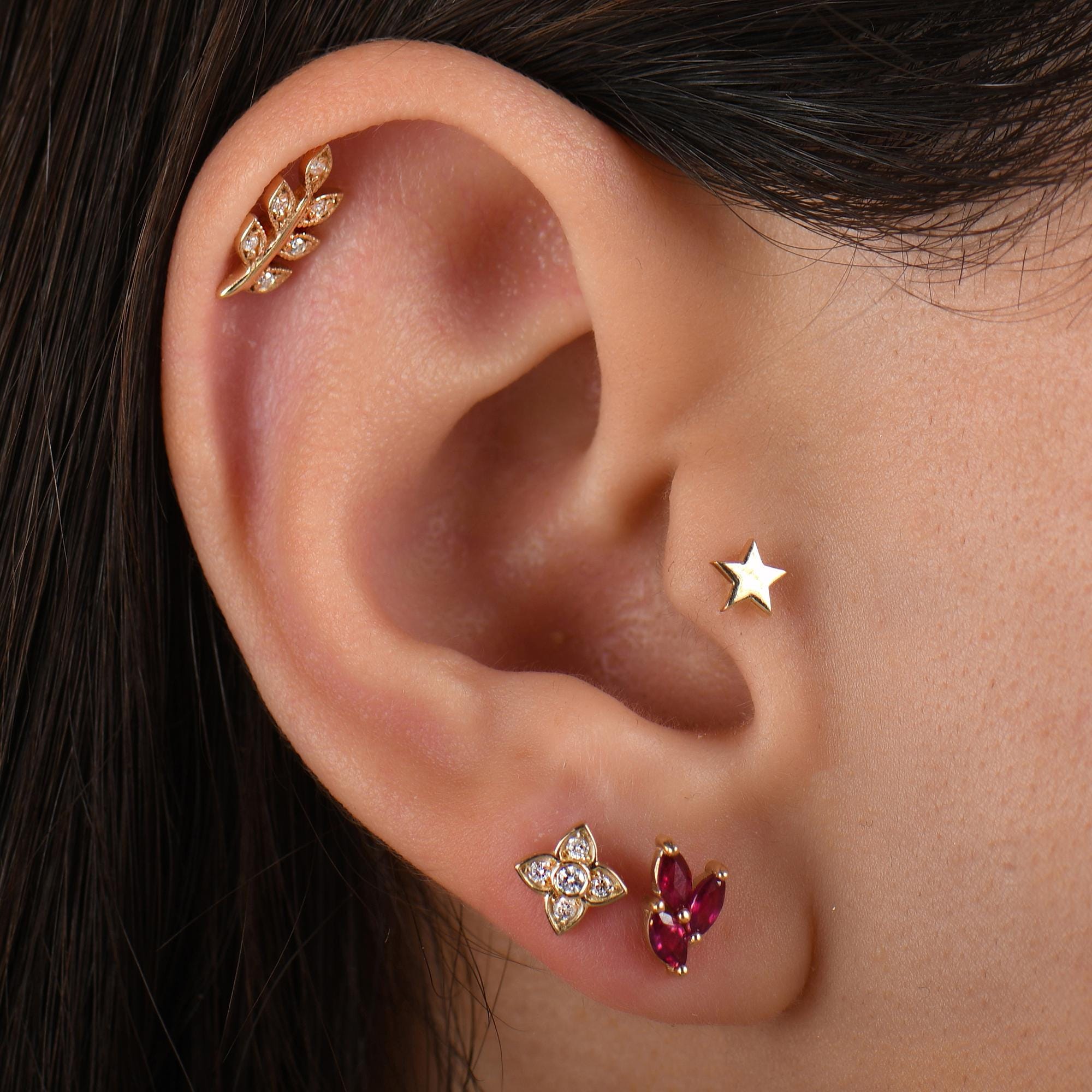 18k Gold Clover Diamond Tragus Piercing, 14k Gold Cartilage Diamond Tragus Earrings, Screw Back Tragus Earrings Jewelry, Clover Earrings